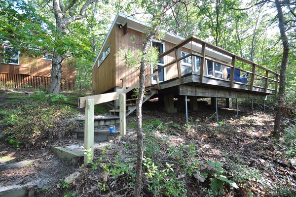 'Bunkhouse'/utility room with washing machine